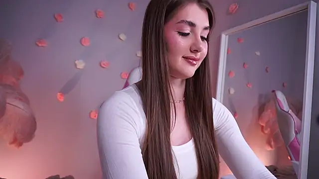 LureOfEva online show from April 3, 8:40 pm