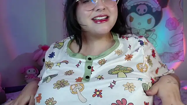 Snapshot of Martinaa_perezz chatting on October 23, 12:10 am Martinaa perezz online show from October 23, 12:10 am