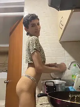 Snapshot of SiaraRealist chatting on November 1, 9:17 pm SiaraRealist online show from November 1, 9:17 pm