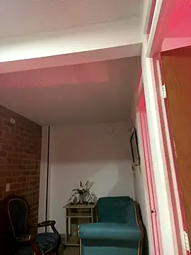 Snapshot of SiaraRealist chatting on November 8, 7:56 pm SiaraRealist online show from November 8, 7:56 pm