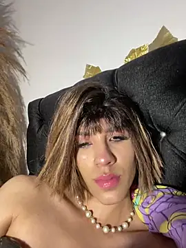 Snapshot of SiaraRealist chatting on March 9, 5:33 am SiaraRealist online show from March 9, 5:33 am