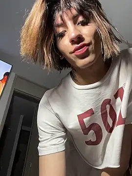 Snapshot of SiaraRealist chatting on March 11, 1:55 am SiaraRealist online show from March 11, 1:55 am