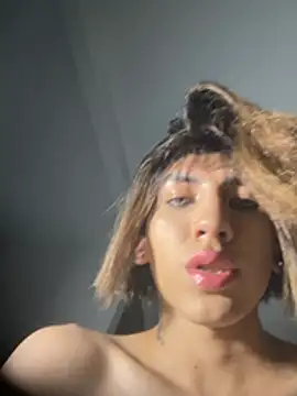 Snapshot of SiaraRealist chatting on March 15, 12:16 am SiaraRealist online show from March 15, 12:16 am