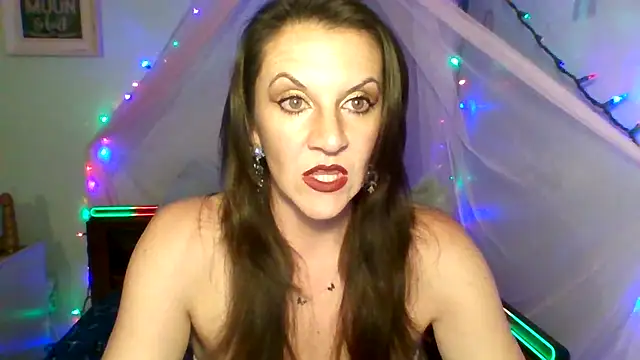 easy briezy online show from December 3, 3:03 am