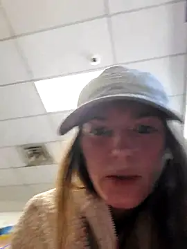 Snapshot of Cassaroll333 chatting on November 3, 3:35 pm Cassaroll333 online show from November 3, 3:35 pm