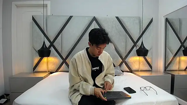 Austin Reeds online show from October 17, 2:19 pm