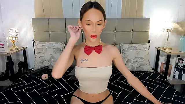Snapshot of catiana_moore chatting on May 11, 4:26 pm catiana moore online show from May 11, 4:26 pm