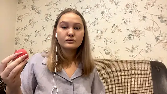 Snapshot of Ohendraper chatting on October 20, 11:10 am Ohendraper online show from October 20, 11:10 am