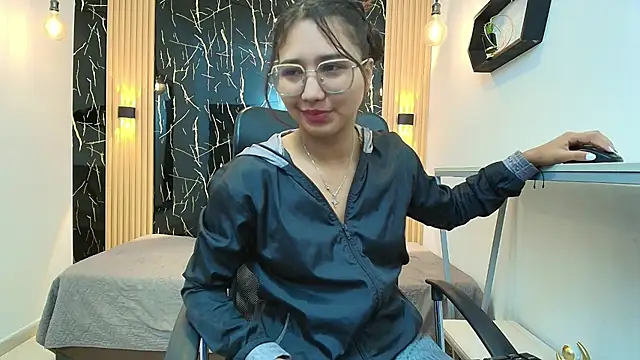 Snapshot of SamanthaFox_8 chatting on February 3, 11:37 am SamanthaFox 8 online show from February 3, 11:37 am