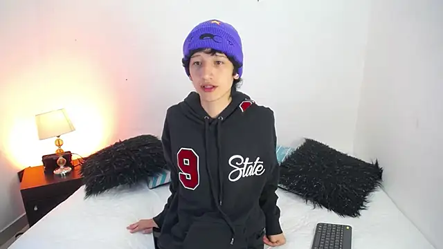 Emo Boy  online show from November 21, 12:26 pm