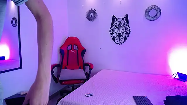 Emo Boy  online show from January 7, 12:40 pm