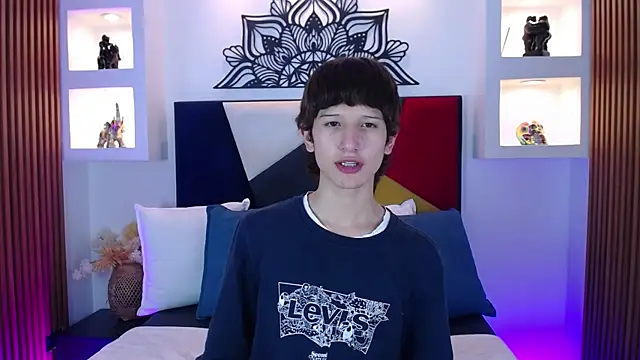 Snapshot of Emo_Boy_ chatting on March 2, 8:37 pm Emo Boy online show from March 2, 8:37 pm