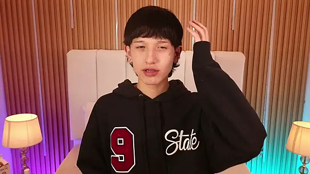 Emo Boy  online show from May 30, 9:34 pm