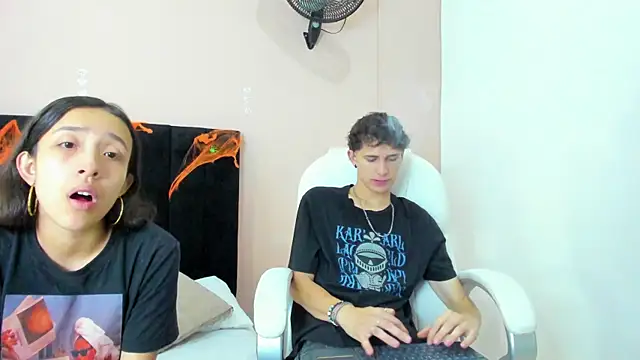 Snapshot of Taylor_and_exidt chatting on October 20, 1:00 pm Taylor and exidt online show from October 20, 1:00 pm