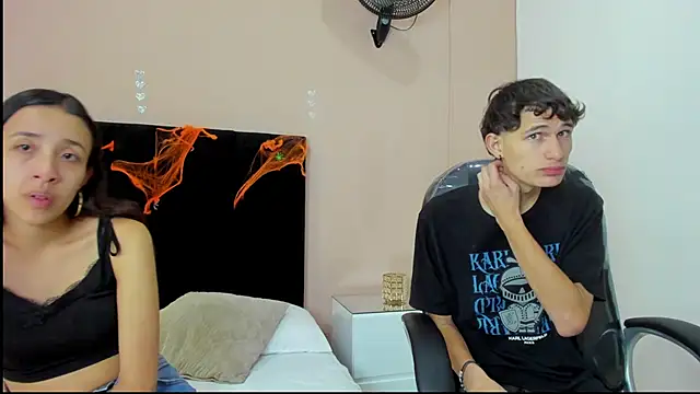 Snapshot of Taylor_and_exidt chatting on October 21, 1:01 pm Taylor and exidt online show from October 21, 1:01 pm