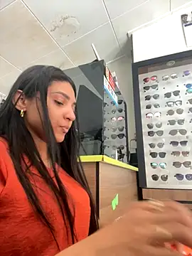 Snapshot of oralin chatting on October 31, 6:09 pm oralin online show from October 31, 6:09 pm