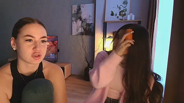 MayaGlow online show from November 27, 5:42 am