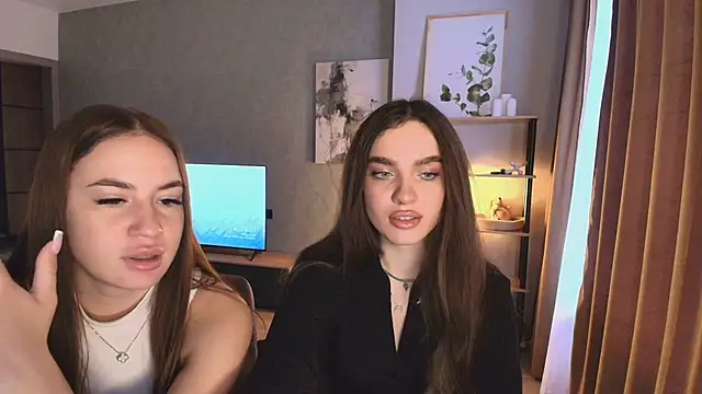 MayaGlow online show from November 30, 5:22 am