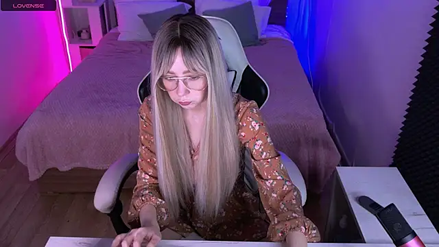 sofiisun online show from October 15, 4:12 am