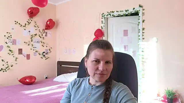 Snapshot of Mirabelle_Velvet chatting on March 9, 4:49 am Mirabelle Velvet online show from March 9, 4:49 am