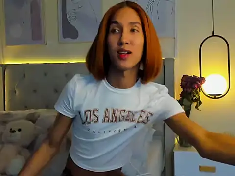 Chloe Celeste online show from October 29, 6:15 am