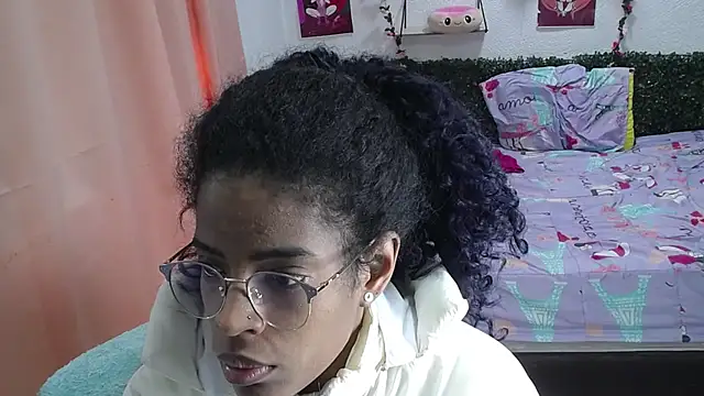 Snapshot of thianahorny chatting on May 11, 1:17 pm thianahorny online show from May 11, 1:17 pm