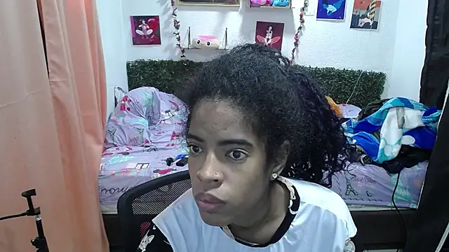 Snapshot of thianahorny chatting on May 18, 12:55 pm thianahorny online show from May 18, 12:55 pm