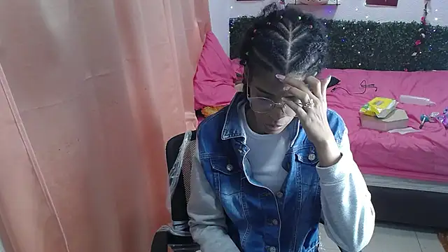 Snapshot of thianahorny chatting on May 25, 12:22 pm thianahorny online show from May 25, 12:22 pm