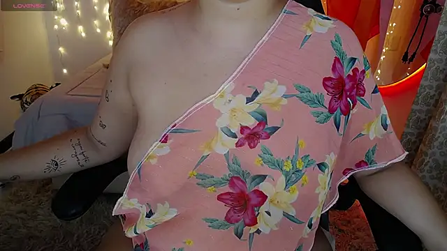 Snapshot of krishnaveni__ chatting on October 15, 11:54 am krishnaveni online show from October 15, 11:54 am
