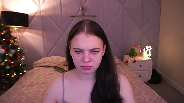 SnowWhiti online show from December 14, 6:41 am