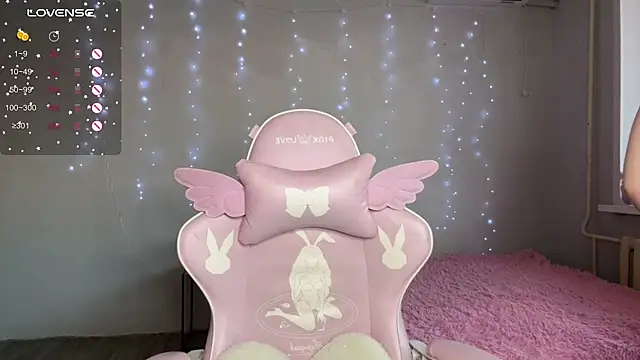 Snapshot of myprettylola chatting on February 27, 1:44 pm myprettylola online show from February 27, 1:44 pm