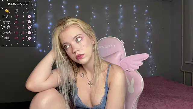 Snapshot of myprettylola chatting on March 14, 3:50 pm myprettylola online show from March 14, 3:50 pm