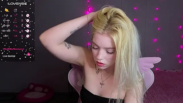 Snapshot of myprettylola chatting on May 4, 4:14 pm myprettylola online show from May 4, 4:14 pm