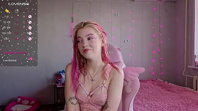 Snapshot of myprettylola chatting on May 7, 12:10 pm myprettylola online show from May 7, 12:10 pm