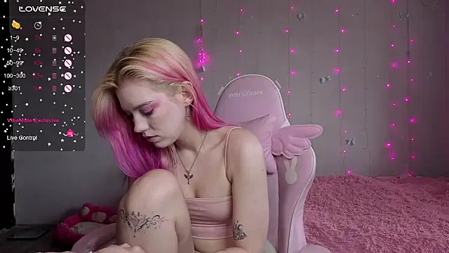 Snapshot of myprettylola chatting on May 10, 12:10 pm myprettylola online show from May 10, 12:10 pm