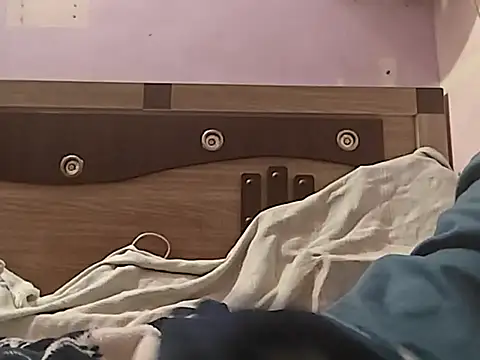 Snapshot of vickymtrb chatting on December 21, 7:21 pm vickymtrb online show from December 21, 7:21 pm