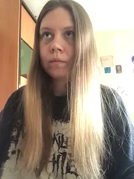 LunaVirelle online show from April 24, 1:02 pm