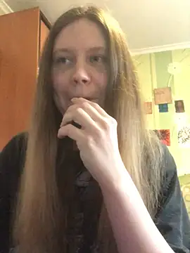 LunaVirelle online show from April 25, 4:15 pm