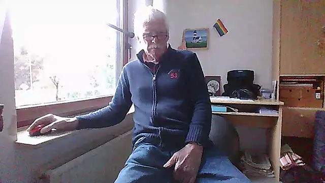 super-snoopy online show from February 8, 8:40 am