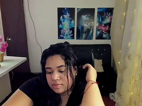 oliviia cute online show from November 7, 5:18 am