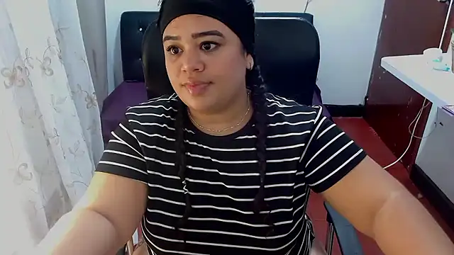 oliviia cute online show from January 15, 7:35 am