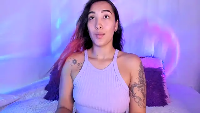 Snapshot of HeidyRousse chatting on June 11, 11:03 pm HeidyRousse online show from June 11, 11:03 pm