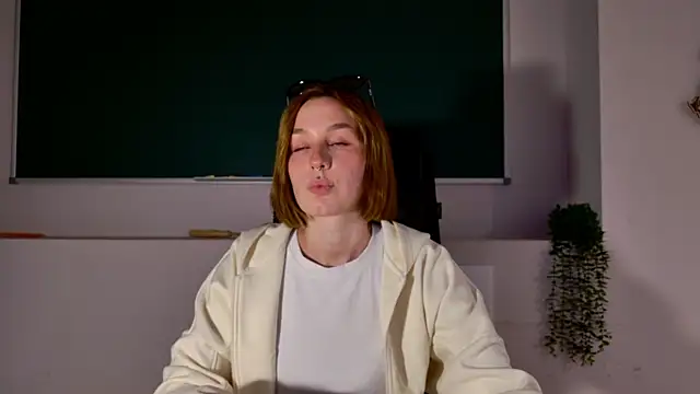 ClaireMathis online show from April 27, 2:59 pm