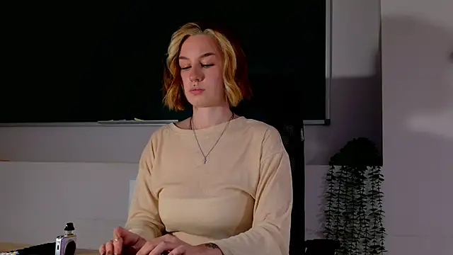 Snapshot of ClaireMathis chatting on June 19, 3:05 pm ClaireMathis online show from June 19, 3:05 pm