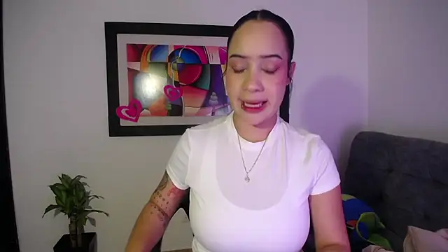 Kari Ruiz  online show from March 14, 10:15 pm