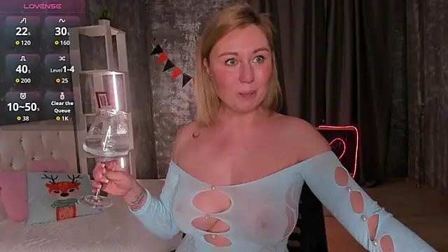 scent  of woman online show from January 6, 1:42 am