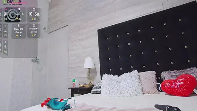 Ella Lizzie online show from March 18, 7:17 pm