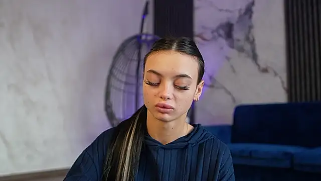 RachelRavee online show from March 16, 5:13 am