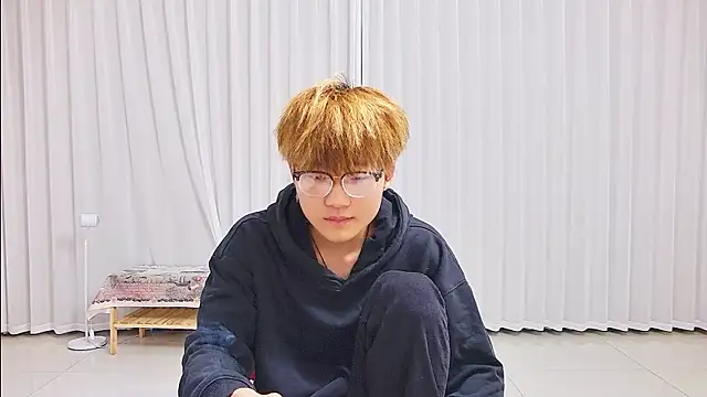 Snapshot of KK-cuteboy chatting on April 2, 6:22 am KK-cuteboy online show from April 2, 6:22 am