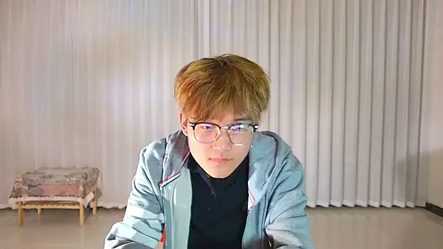 Snapshot of KK-cuteboy chatting on April 9, 11:26 am KK-cuteboy online show from April 9, 11:26 am